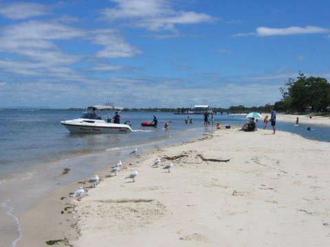 Air Conditioned Unit Stones Throw To The Waterfront. - Accommodation Sunshine Coast 11