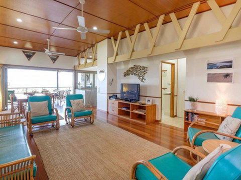 Claytons 1 By Discover Stradbroke - Accommodation Sunshine Coast 3