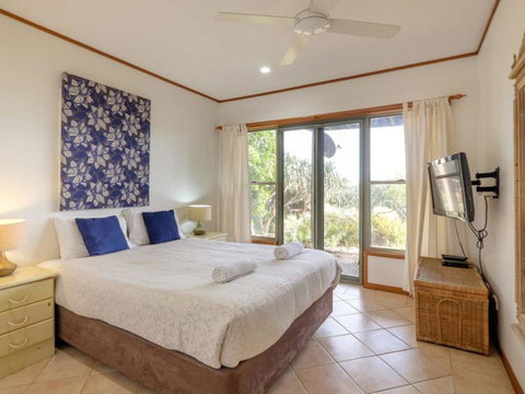Claytons 1 By Discover Stradbroke - Accommodation Sunshine Coast 4