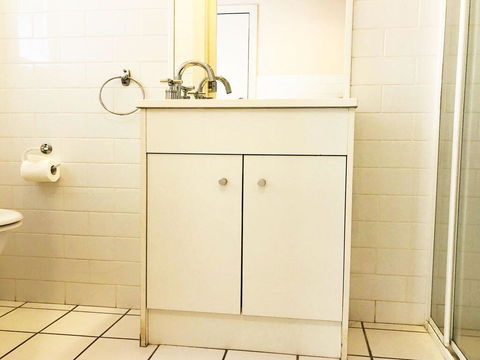 'Bagnall Views' 2/161 Government Rd - Stylish & Modern Duplex Across The Road To The Waters Edge - Accommodation Sunshine Coast 2