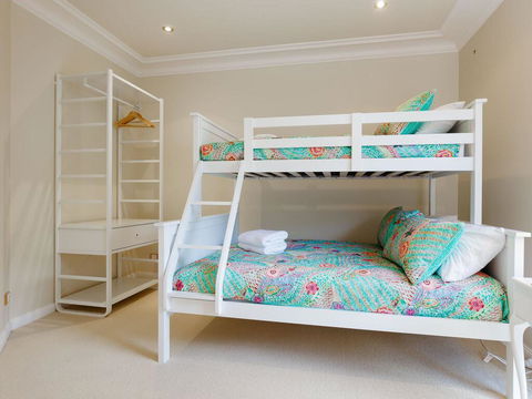 'Baylife Villa' 4a Warruga St - Large Home With WIFI, Netflix, Aircon, Linen & Spectacular Views - Accommodation Sunshine Coast 1