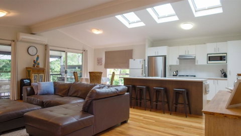 'RIVERSIDE RETREAT' 544 Ocean Drive, North Haven - Accommodation Sunshine Coast 3