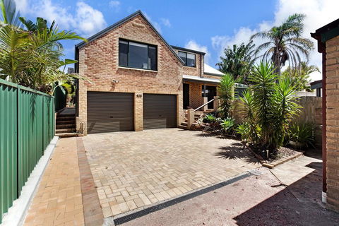 'Salt Wood' Cabin Style Retreat - Accommodation Sunshine Coast 0