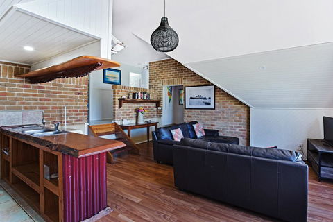 'Salt Wood' Cabin Style Retreat - Accommodation Sunshine Coast 2