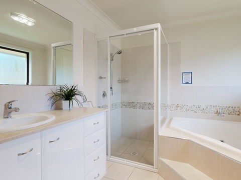'Sandy Point Haven', 21a Sandy Point Rd - Stylish Haven With WIFI, Air Conditioning & Water Views - Accommodation Sunshine Coast 1