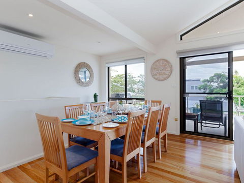 'Sandy Point Haven', 21a Sandy Point Rd - Stylish Haven With WIFI, Air Conditioning & Water Views - Accommodation Sunshine Coast 3