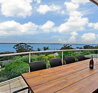 'The Bay' 25 Wallawa Rd - huge home with aircon spectacular views  chromecast - Accommodation Sunshine Coast