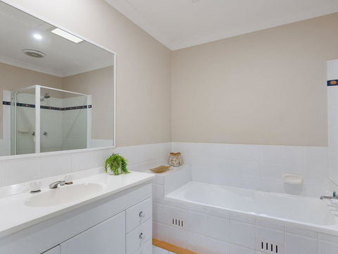 'Walk On Birubi', 1/40 Ocean Ave - Pet Friendly, WIFI, Boat Parking & Water Views - Accommodation Sunshine Coast 1