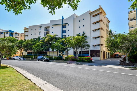 1 Bedroom - Private Managed Resort Pool And Beach - Alex - Accommodation Sunshine Coast 1