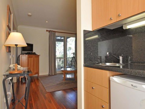 1 Bedroom Executive Villa Located Within Cypress Lakes - Accommodation Sunshine Coast 2