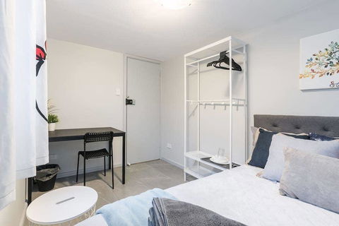 1 Double Quaint Grannyflat Private Room Near Public Transport - SHAREHOUSE - Accommodation Sunshine Coast 1
