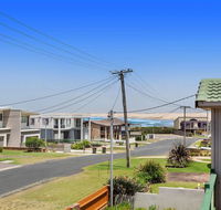 1/32 Ocean Avenue - three bedrooms three bathrooms air con boat parking  water views - Accommodation Sunshine Coast