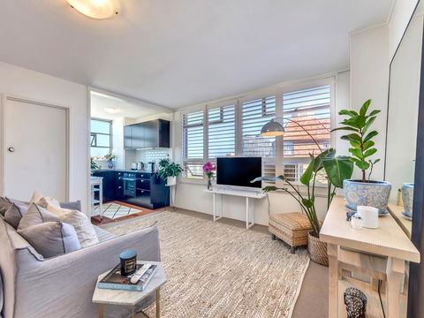10 Barncleuth Square - Accommodation Sunshine Coast 0