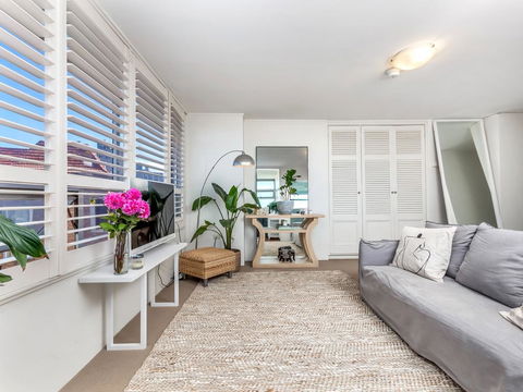10 Barncleuth Square - Accommodation Sunshine Coast 1