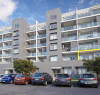 104 'The Shoal' 6-8 Bullecourt Street - linen included  under 200m to beach - Accommodation Sunshine Coast