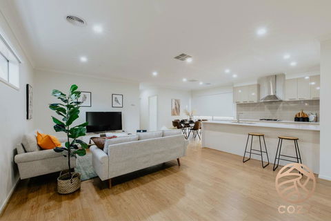 118 Refreshing 3BR Werribee Family House - Accommodation Sunshine Coast 0