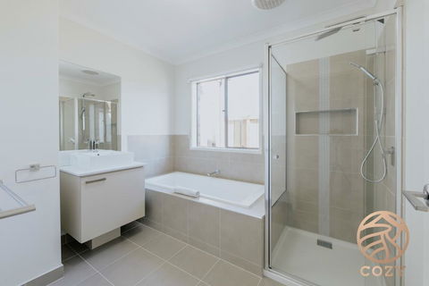 118 Refreshing 3BR Werribee Family House - Accommodation Sunshine Coast 1