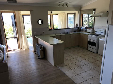 121 Montague Avenue, Kianga - Accommodation Sunshine Coast 3