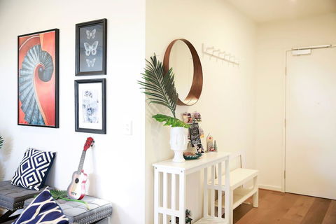 136, Light-filled Homely Box Hill Apt, 2Bed2BathFreeParking - Accommodation Sunshine Coast 2