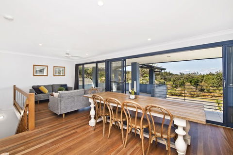 143 Matthew Flinders Drive, Port Macquarie - Accommodation Sunshine Coast 0
