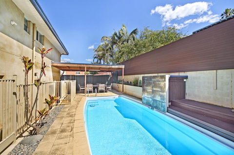 143 Matthew Flinders Drive, Port Macquarie - Accommodation Sunshine Coast 2
