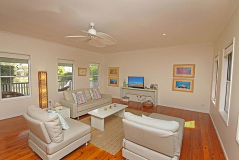 16 Beachway Pde, Marcoola: Linen Incl, WiFi, Pet Friendly, A/Cond. 500 BOND - Accommodation Sunshine Coast 3