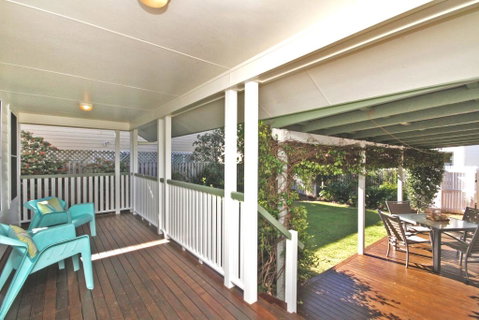 16 Beachway Pde, Marcoola: Linen Incl, WiFi, Pet Friendly, A/Cond. 500 BOND - Accommodation Sunshine Coast 2