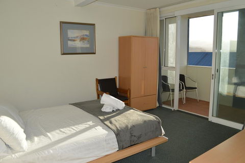 16 Lakeview Plaza - Accommodation Sunshine Coast 3
