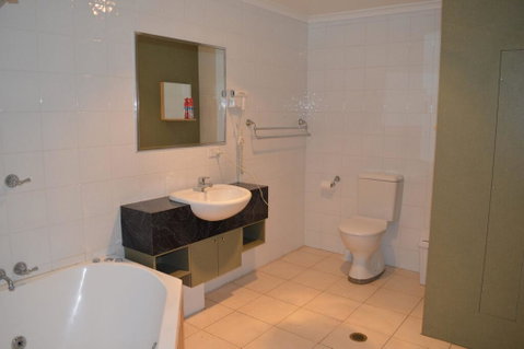 18 Lakeview Plaza - Accommodation Sunshine Coast 3
