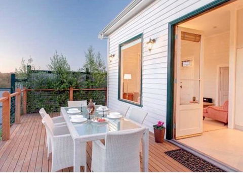 1880s Kananook Boutique Historic Luxury Apartment FSC Private Villa Bairnsdale - Accommodation Sunshine Coast 0