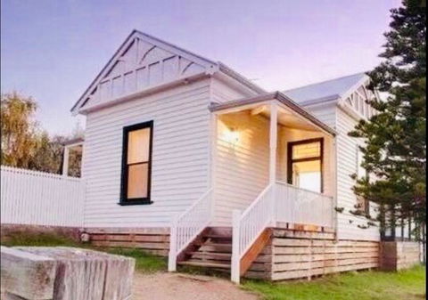 1880s Kananook Boutique Historic Luxury Apartment FSC Private Villa Bairnsdale - Accommodation Sunshine Coast 1