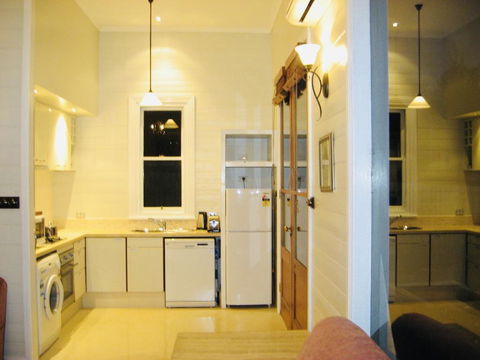 1880s Kananook Boutique Historic Luxury Apartment FSC Private Villa Bairnsdale - Accommodation Sunshine Coast 2