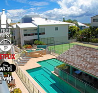 1BR Coolum Beach  Roof Terrace Spa Tennis Pool