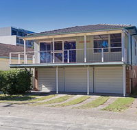 2 'Hibiscus Court' 9 Government Road - fantastic air conditioned 3 bedroom unit - Accommodation Sunshine Coast