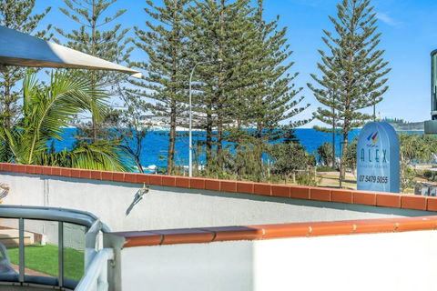 2 Bedroom Alex Unit - Ocean, Pool And Park Views - Accommodation Sunshine Coast 3