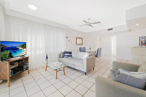 2 Bedroom Alex Unit - Ocean, Pool And Park Views - Accommodation Sunshine Coast 2