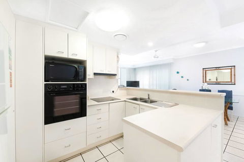 2 Bedroom Alex Unit - Ocean, Pool And Park Views - Accommodation Sunshine Coast 1
