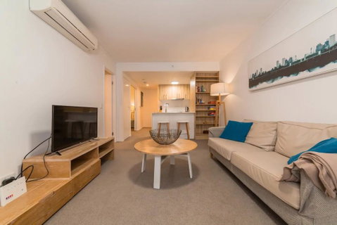 2 Bedroom Apartment Seconds From Valley - Accommodation Sunshine Coast 0
