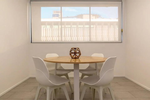 2 Bedroom Apartment Seconds From Valley - Accommodation Sunshine Coast 2