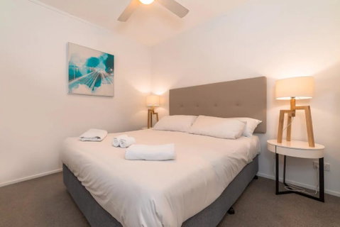 2 Bedroom Apartment Seconds From Valley - Accommodation Sunshine Coast 3