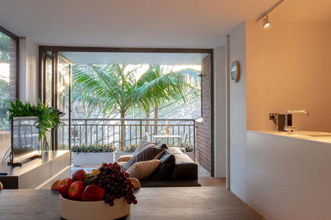 2 Bedroom Apt In Potts Point With Parking - Accommodation Sunshine Coast 0