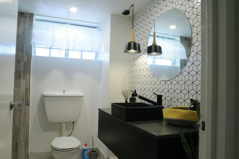 2 Bedroom Close To CBD - Accommodation Sunshine Coast 2