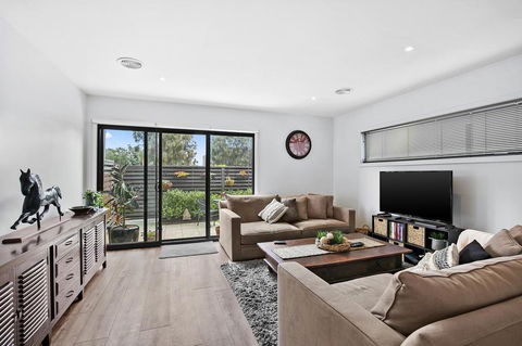 2 Bedroom Townhouse - Family & Corporate Bookings Only - Accommodation Sunshine Coast 1
