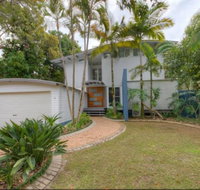 2 Satinwood Drive - Rainbow Shores Executive Level Beach House Pool Walk to Beach