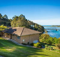 2 Water Crescent - Retro Haven - Accommodation Sunshine Coast