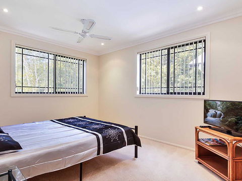 2/11a Christmas Bush Avenue - Fantastic Townhouse Close To Dutchies Beach - Accommodation Sunshine Coast 2