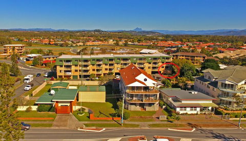 20 Kingsway 3 Bedroom Holiday Apartment - Accommodation Sunshine Coast 2