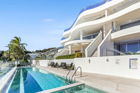 Beachfront Luxury, Hastings Street - Accommodation Sunshine Coast 4