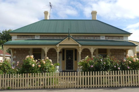 Cabernet Cottage - Accommodation Sunshine Coast 0