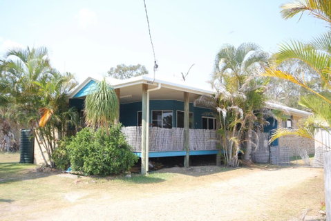 CASTAWAY BEACH HOUSE- NO Parties - NO Pets - Accommodation Sunshine Coast 0